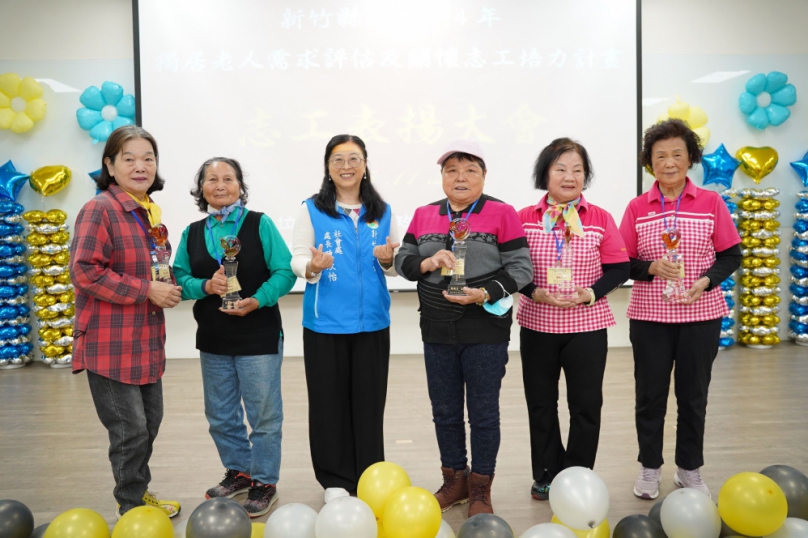 老老照顧時代來臨   新竹縣表揚9位耆老志工   用愛串起獨老微笑