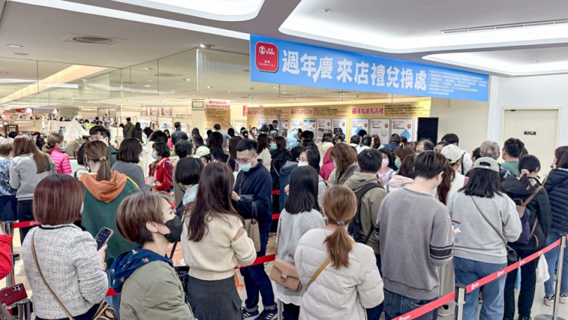 蠟筆小新魅力無法擋！新竹SOGO週年慶首日引爆人潮   業績可望飆新高