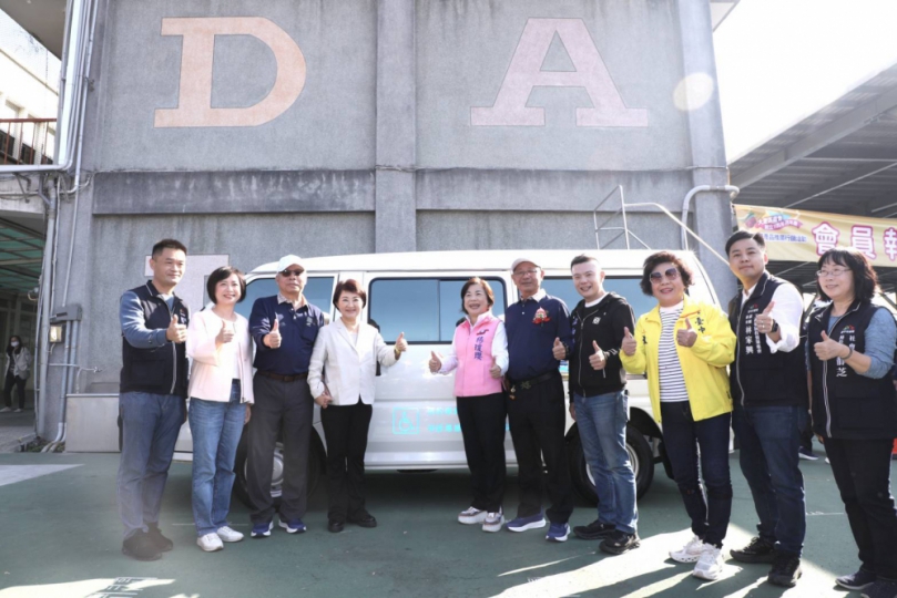 大里農會105週年慶祝大會  捐復康巴士和警消器材學校基金