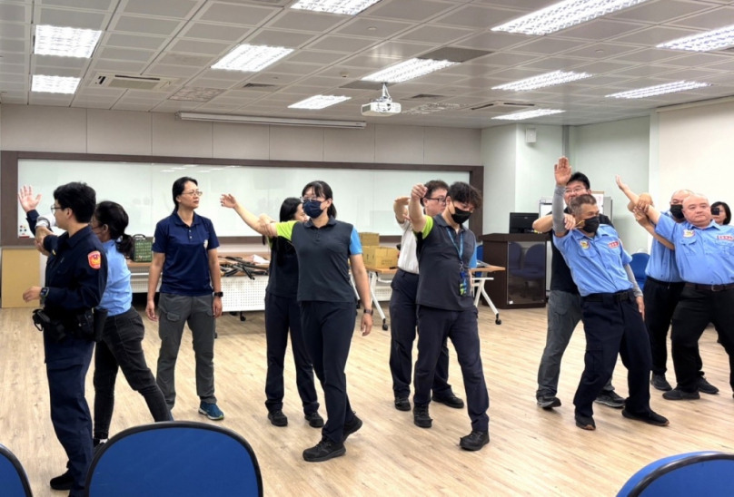 中市警資深技術教官親授防身技巧  強化中捷安全防禦應變能力