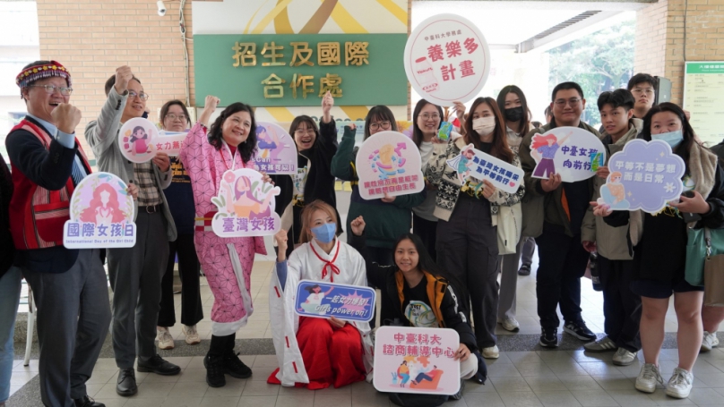 中臺科大「臺灣女孩日」大進擊 師生變裝力挺性別平權掀熱潮