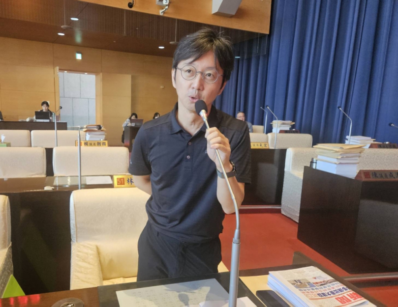 自然人憑證申辦量暴增  民進黨市議員江肇國要求中市府進行滾動調整，避免損害民眾權益  中市府：全國卡片供應吃緊、已啟動跨區調撥