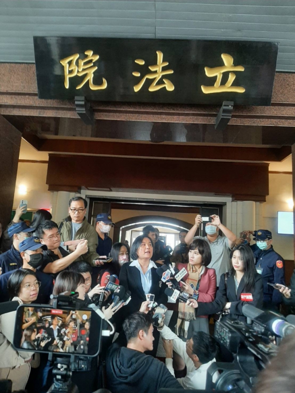 針對國民黨立委陳玉珍提出國會助理費除罪化草案花絮之一