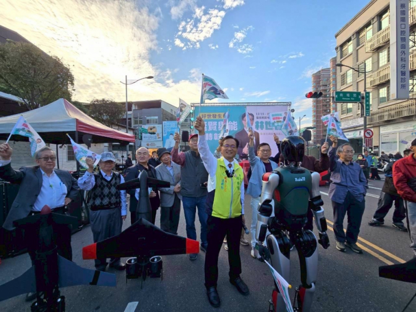 林世賢誓言用科技產業翻轉彰化 機器人、九把刀柯爸現身力挺