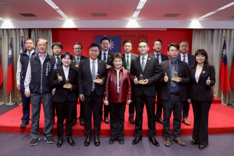 共築幸福宜居台中  市長盧秀燕頒獎表揚不動產從業菁英