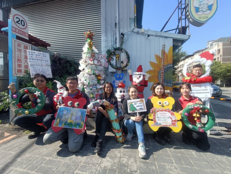 點亮永續聖誕  中市環保局打造「環保聖誕樹」成為溫馨打卡新亮點