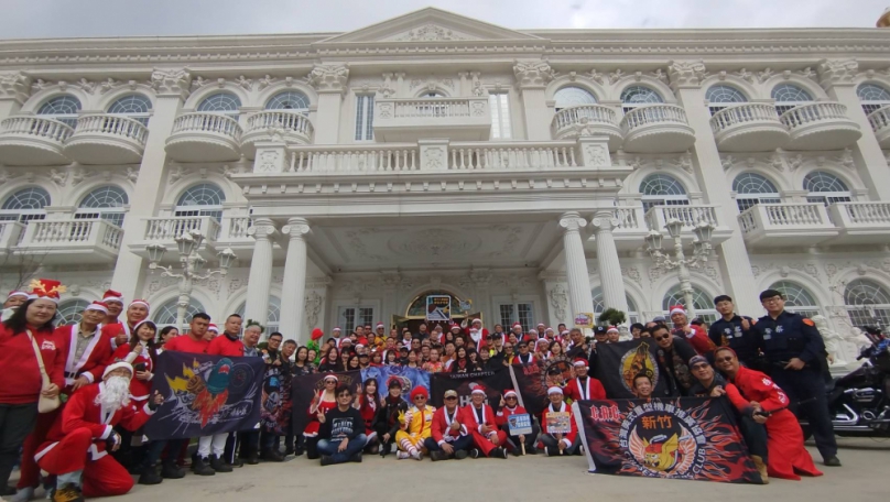 新竹雷風車隊第10屆聖誕騎士又來了！120輛重機溫馨遊行大新竹報平安