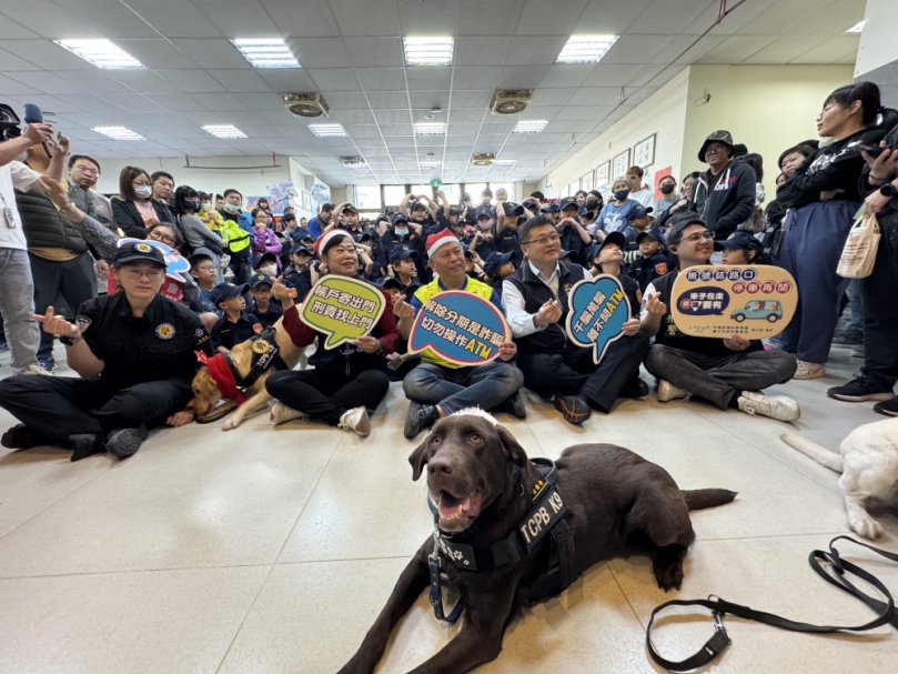 大里小小警察體驗營「登場」  讓小朋友認識警察工作、學習自我保護