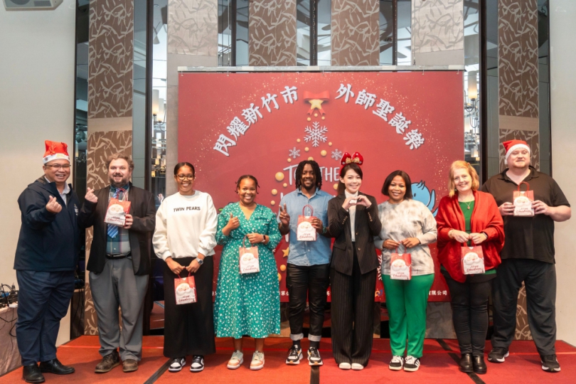 新竹市外師過耶誕很有fu   高虹安全英文表達感謝與賀節