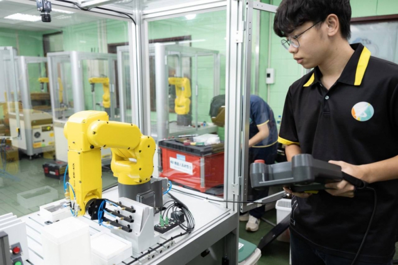 鎖定智慧製造、AI及綠能產業人才需求 中彰投分署115年職業訓練課程升級招生開跑！