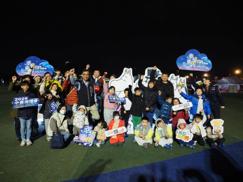 按下GO鍵就發光！姆明互動裝置亮相中央球場  中台灣燈會邀市民賞燈動起來