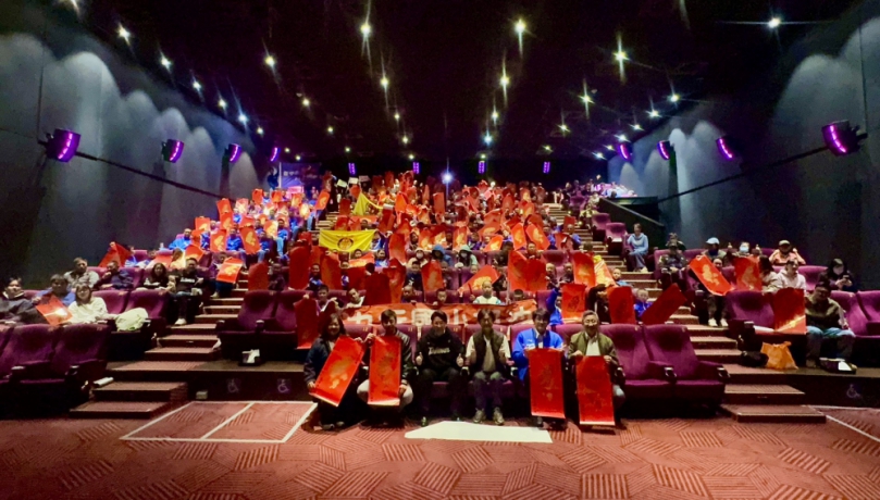 鼓勵孩子們在棒球路上永不放棄  民進黨台中市議員江肇國邀基層棒球小球員觀賞電影《冠軍之路》