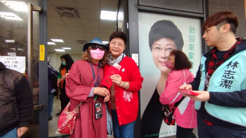 馬尼我有   馬尼多多   林志潔馬年送客製化春聯   鐵粉直呼：這個討喜又窩心！