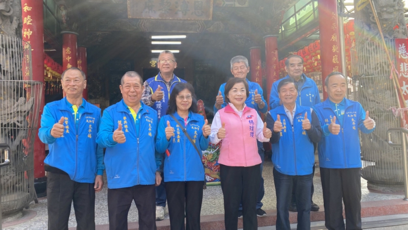 爭取國民黨台中市長提名的立委楊瓊瓔太平菜市場掃街  農會三長挺選台中市長