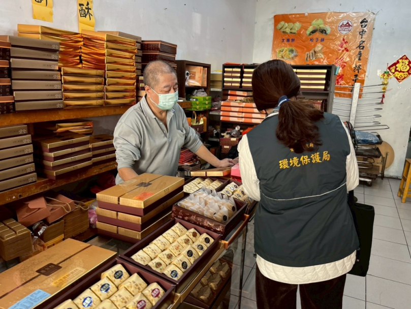 減廢迎新年、浪漫不浪費   中市稽查630件禮盒全數合格   籲選購「一多三少」環保禮盒