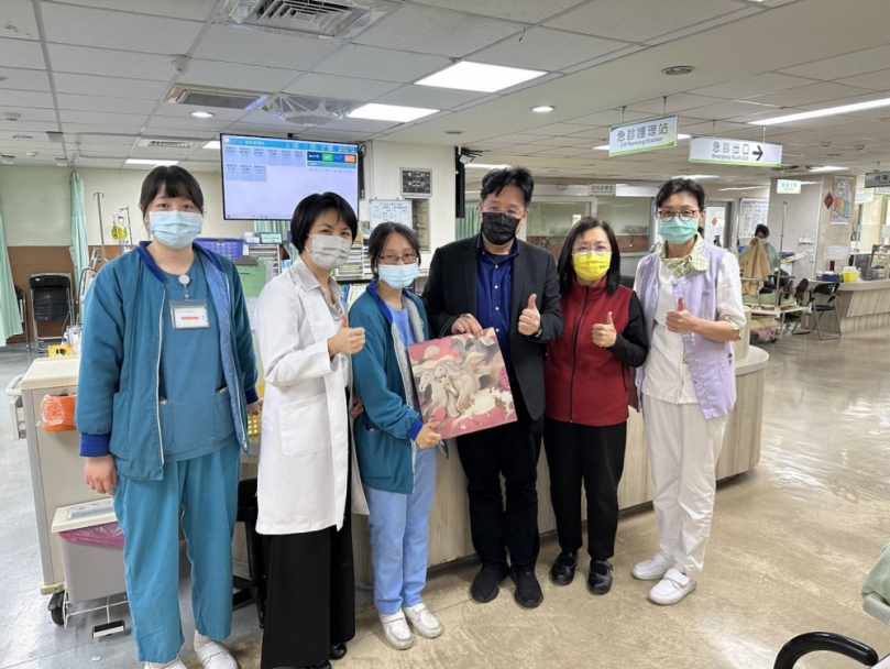 衛生福利部臺中醫院春節連假維持醫療服務　醫福會執行長林慶豐慰勉值班醫護人員