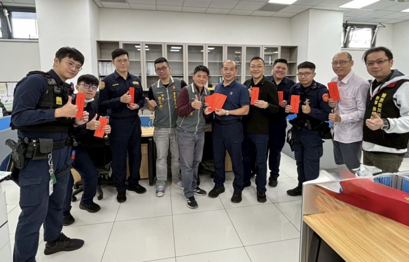 豐原警友站春節慰勞員警　贈實習生「莫忘初衷」勉承使命