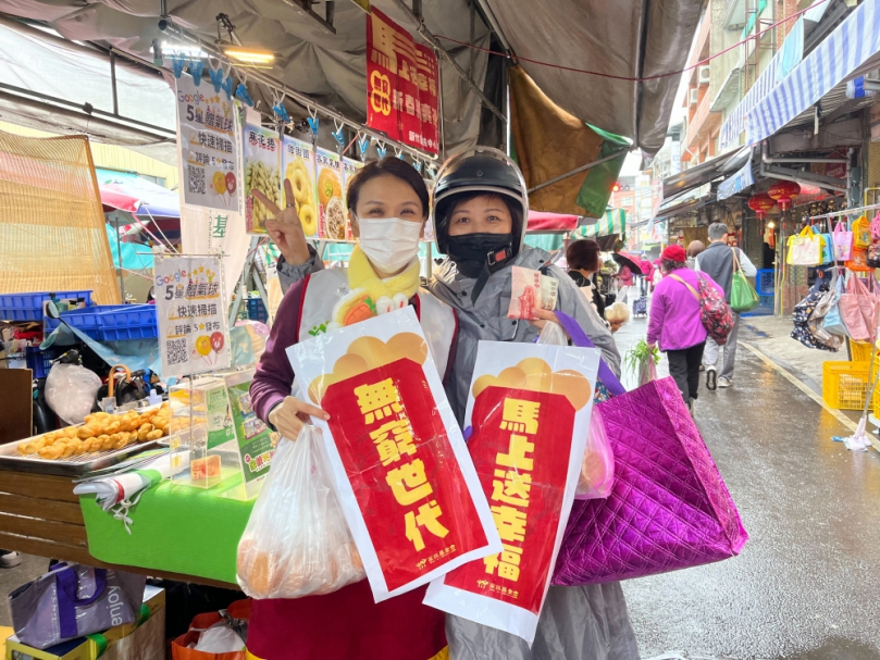 逾四成無政府福利身分   主要照顧者貧病交織   新竹家扶中心「馬上送幸福」助弱勢家庭走出醫療困境