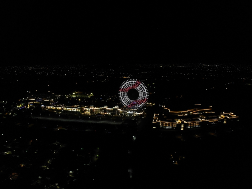 麗寶樂園渡假區「天空之夢摩天輪」秀出WBC TAIWAN FIGHTING等字樣為中華隊應援打氣