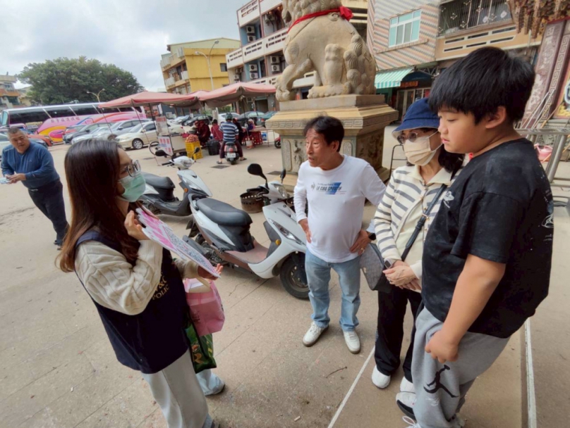 婦女節前夕警民攜手做公益　臺西警宣導婦幼保護意識