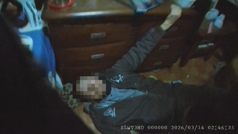 7旬老翁凌晨家中跌倒呼救　東勢警到場救援脫困