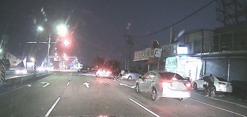 車輛故障卡車道中央　斗南警即刻救援守護行車安全