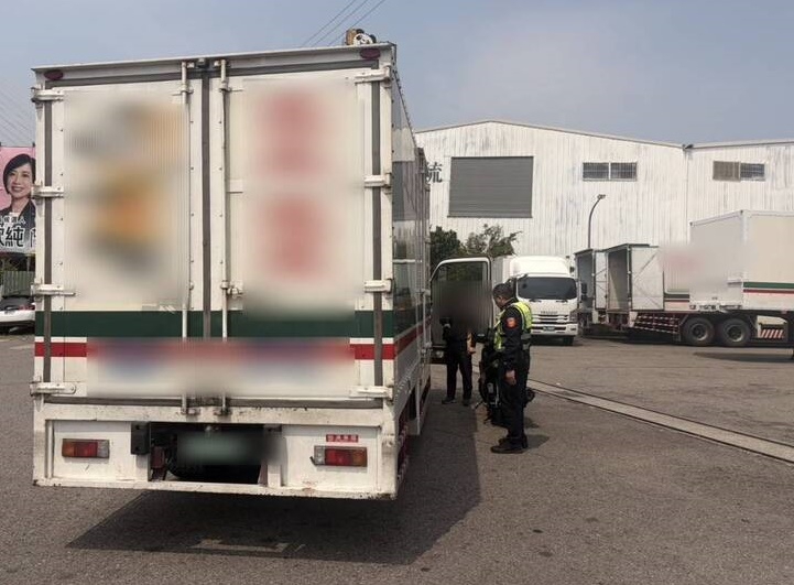 廿一歲女騎士遇大劫   慘死營業大貨車輪下