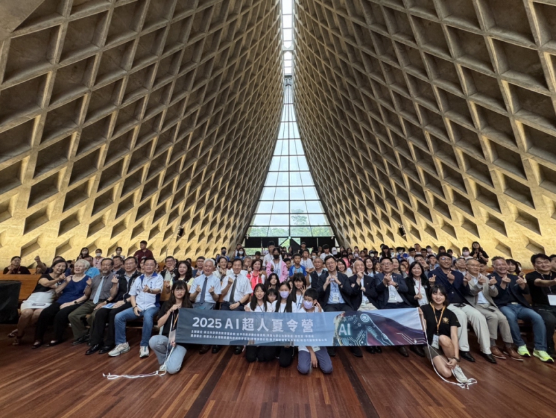 AI力即競爭力！中市數位局攜手東海大學深耕偏鄉　培育250名AI超人點亮科技夢