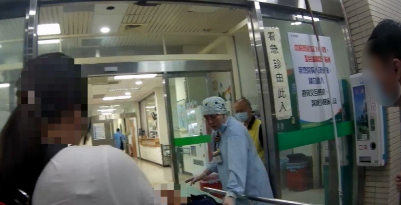 分秒必爭！婦人心臟不適突昏厥　豐原警5分鐘送醫化險為夷