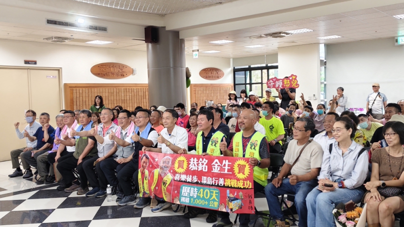 「喜樂徒步・環島行善」返抵民雄若竹兒  黃啟豪議員伴走愛心捐款溫暖十方」