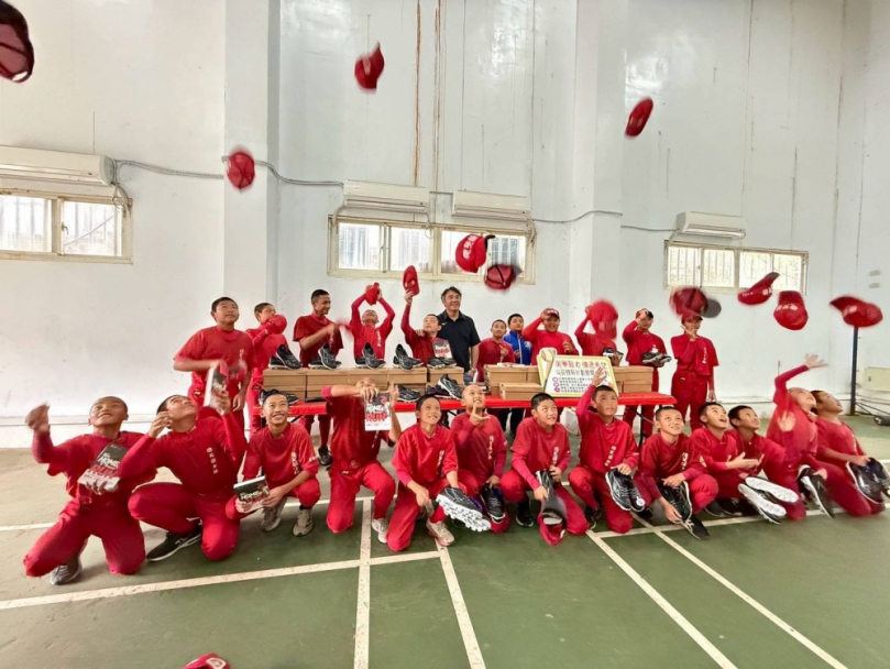 張泰山攜手各界走進德芙蘭國小助偏鄉少棒圓夢