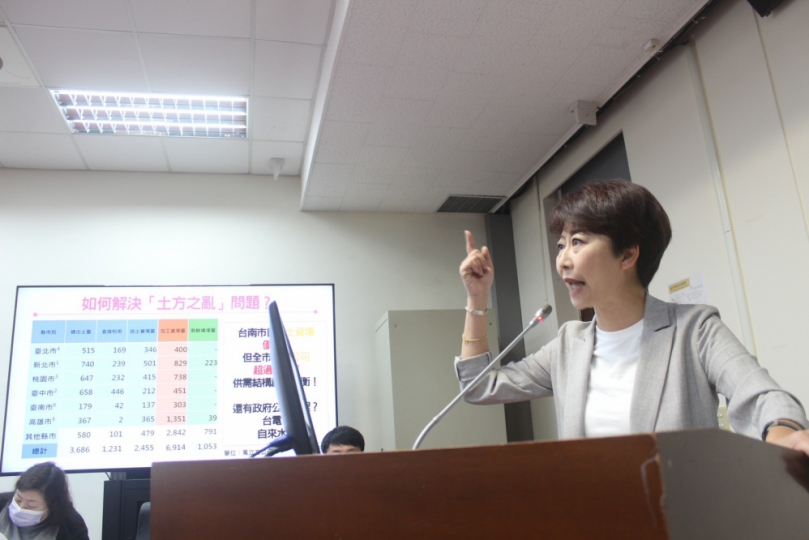 中東戰火外溢衝擊民生！塑膠袋缺貨、土方危機雙爆　陳亭妃限期一週要解方