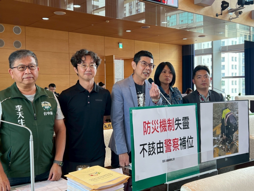 清明豪雨員警竟下水清淤引關注　民進黨台中市議會黨團總召周永鴻為基層發聲：防災機制失靈不該由警察補位