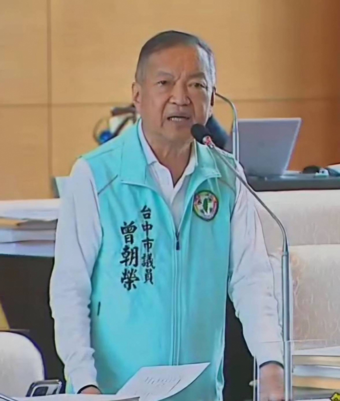 台中市育嬰補助六都最後一名  民進黨台中市議員曾朝榮批評中市府預算偏向「煙火式」施政  鼓勵生育的資源配置上卻不如其他縣市  要求市府透過更有力的補助政策減輕年輕父母的負擔來提高台中市的生育率