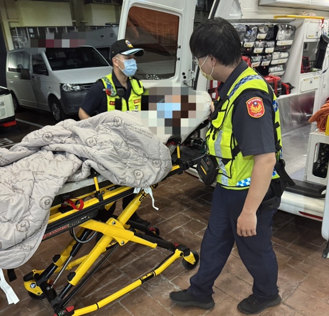 夫妻感情口角女子酒後上頂樓釀驚魂   太平警勸下挽憾事