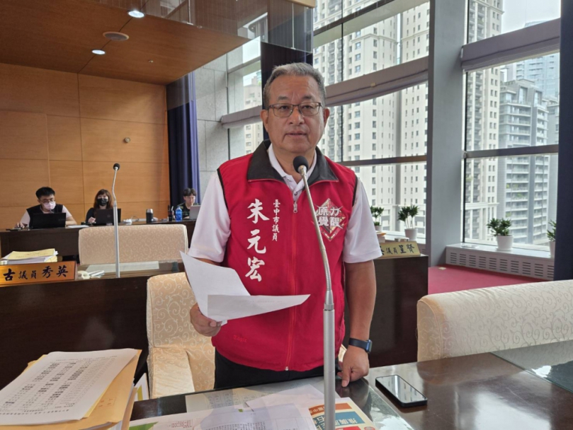 國民黨原民台中市議員朱元宏針對農業局對和平區農產品的行銷策略進行檢討     建議建立由農業局建立統一形象「台中隊」參展