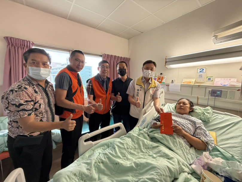 縣府探視車禍受傷印尼籍看護工　致贈慰問金盼早日康復