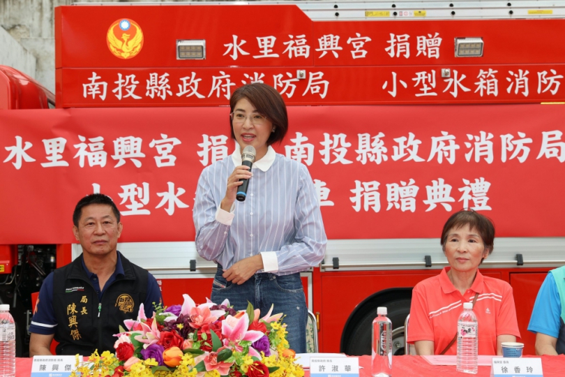 土地公婆庇佑．福興宮慨捐500萬元消防水箱車 許縣長專程受贈感謝福興宮管委會造福鄉里