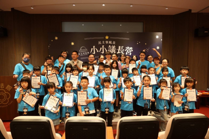 小小議長公益專場登場！立法院中南部服務中心辦理體驗營  陪伴學童認識民主