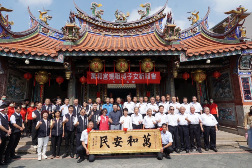 媽祖慈暉保平安！萬和宮上千名契子女回宮祈福  市長盧秀燕贈匾「萬和安民」感謝守護地方
