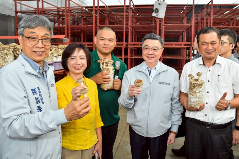 卓榮泰參訪臺中現代化智能環控香菇栽培場 肯定落實「智慧、韌性、永續、安心」四大農業政策主軸
