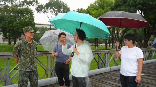 立法委員何欣純防範巴威颱風強降雨   赴太平車籠埔光隆營區滯洪池關切