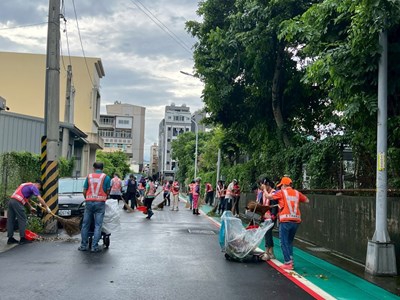 巴威颱風遠離中市各區公所動員逾500人投入災後復原