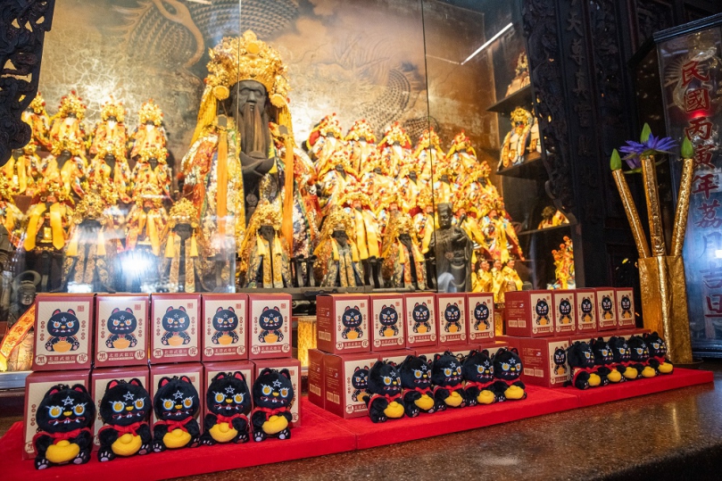 招財守財化身智慧票證　北港武德宮黑虎布偶悠遊卡開賣
