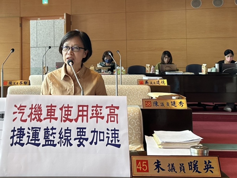 民眾汽機車使用率高  公共運輸使用率要加強  國民黨台中市議員朱暖英：呼籲加快捷運藍線 完善轉乘路網