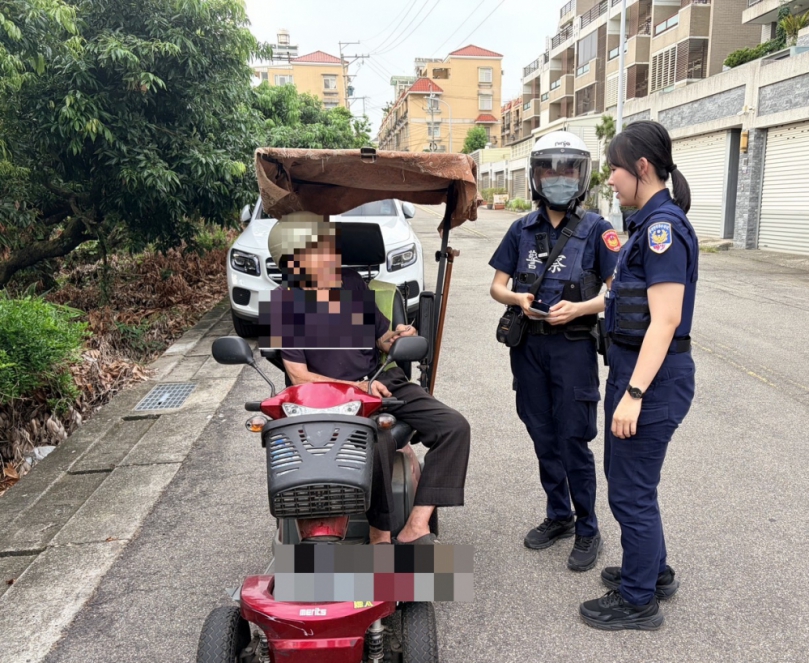家就在眼前記憶裡卻找不到90歲失智翁迷途家門前繞圈一通電話清水警助返家化解危機