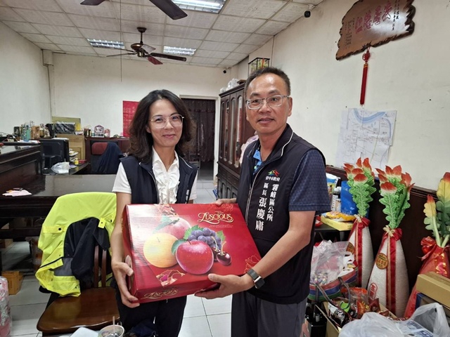 拜票遭潑穢物！霧峰里長遇衝突   民政局長吳世瑋籲理性尊重不同立場