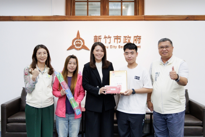 新竹以你們為榮！2026總統教育獎得主何睿修及奮發向上獎張斈丞獲高虹安接見