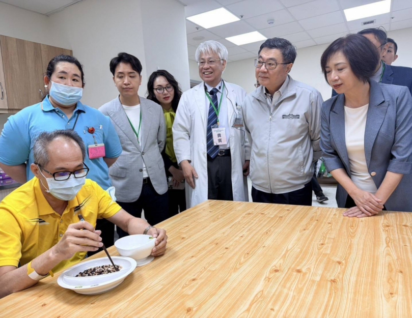 卓揆視察臺中醫院復健病房  五大病房特色助攻91.9%患者成功返家