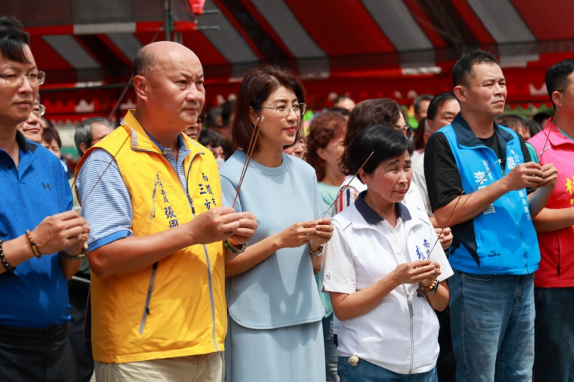 南投市三玄宮中元普度 許縣長參香祈求平安（圖1縣府提供）